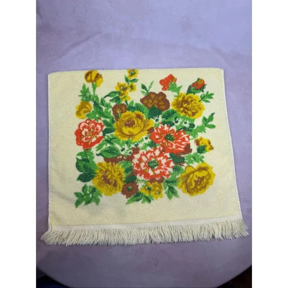 Vintage Flower Power Bath Towel 1970s Yellow 21x40”